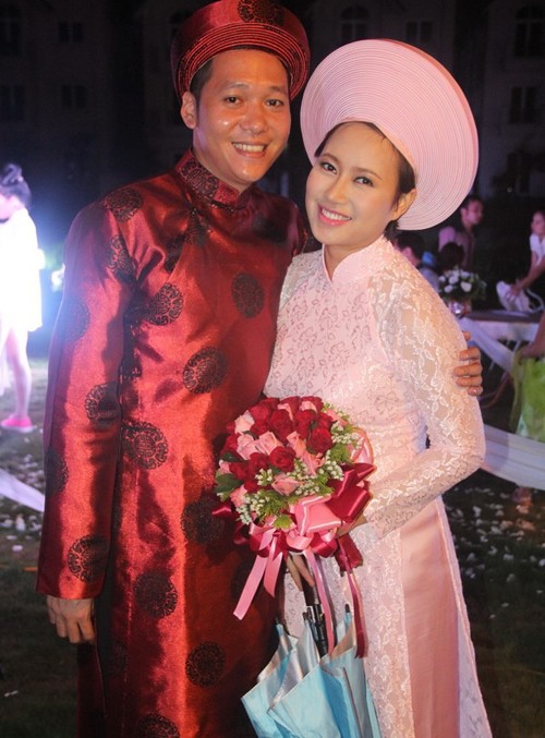 Khánh Linh hạnh phúc bên chồng mới trong đám cưới