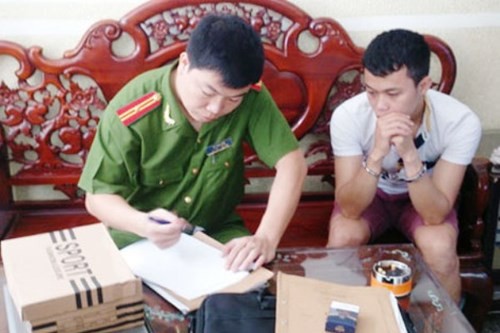 Nguyễn Văn Đô bị bắt giữ cùng tang vật. 	Ảnh: TL