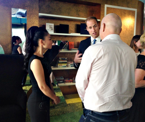 Vợ chồng Thu Minh trong một buổi nói chuyện với Hoàng tử Anh