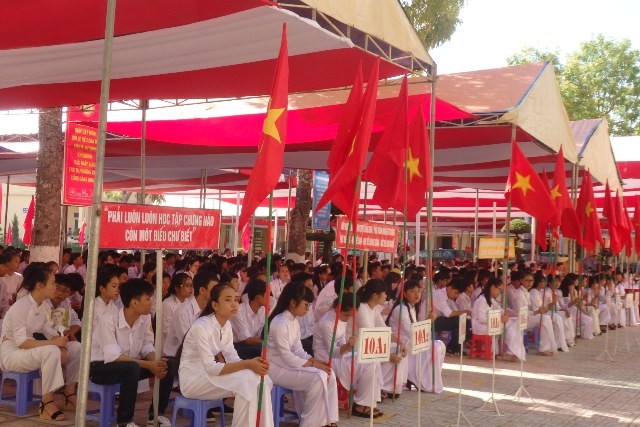 Thầy và trò trường THPT Đông Sơn I (huyện Đông Sơn, tỉnh Thanh Hóa) tại Lễ khai giảng năm học mới 2015-2016