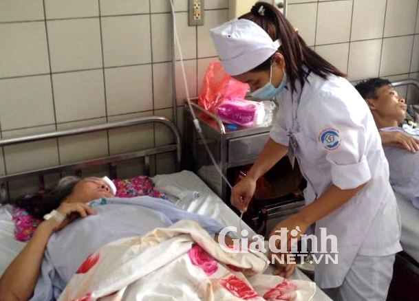 Bệnh nhân Tiêu đang nằm điều trị tại Bệnh viện Bạch Mai. Ảnh: Thu Nguyên