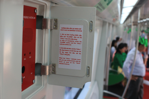 
Hệ thống liên lạc khẩn cấp với lái tàu khi gặp sự cố hoặc tình huống bất ngờ.
