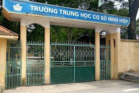 
Trường THCS Ninh Hiệp (Gia Lâm, Hà Nội) vắng học sinh những ngày qua.
