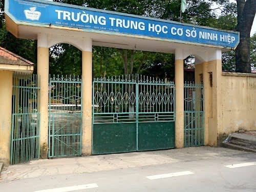 Trường THCS Ninh Hiệp (Gia Lâm, Hà Nội) vắng bóng học sinh những ngày qua do người lớn ngăn cản con em tới trường. Ảnh: N.H