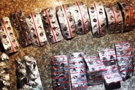 Nhiều vỏ thuốc t&acirc;n dược loại Seziphan v&agrave; Zenpham &ocirc;ng H&agrave; cho vợ con uống