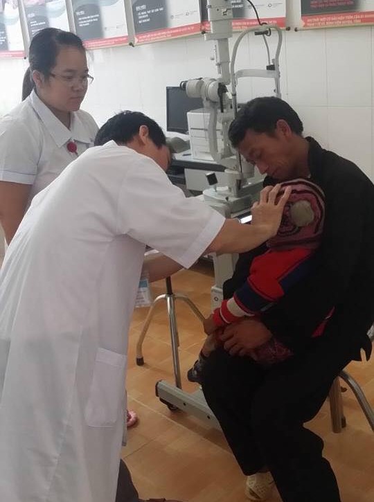 
Vừ Thị Dính đã được đưa xuống bệnh viện huyện Yên Minh (Hà Giang) kiểm tra
