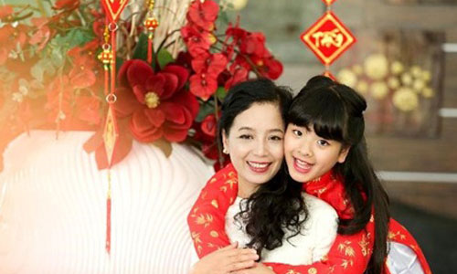 Chiều Xuân và con gái Hồng Khanh.