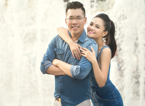 
Quỳnh Trang thấy may mắn khi con trai riêng và chồng mới của cô thân thiết nhau.
