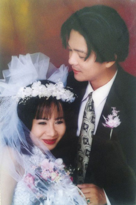 
Ảnh cưới của ca sĩ Vũ Hà 20 năm trước
