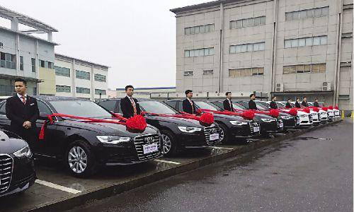 13 chiếc Audi6 xếp h&agrave;ng trong lễ b&agrave;n giao. Ảnh:&nbsp;Zhuzhouwang.