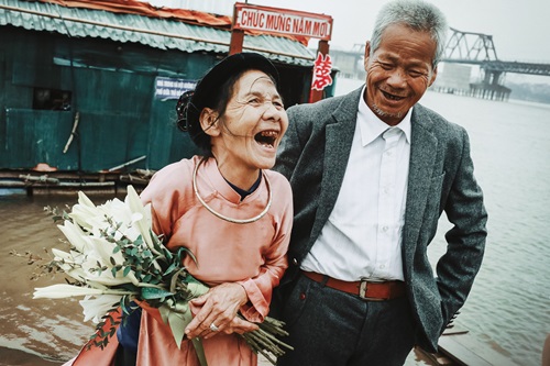 Dù sống với nhau 47 năm nhưng đây là lần đầu tiên họ được chụp ảnh cưới