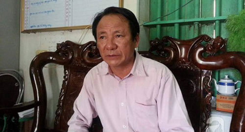 ông Phạm Xuân Định - Hiệu trưởng Trường THCS Vũ Tiến trao đổi với VietNamNet về hình phạt 3 học sinh của trường (Ảnh: LĐO).