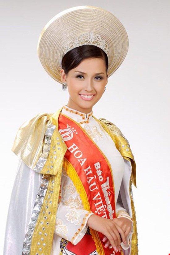 
Mai Phương Thúy đăng quang Hoa hậu Việt Nam 2006.
