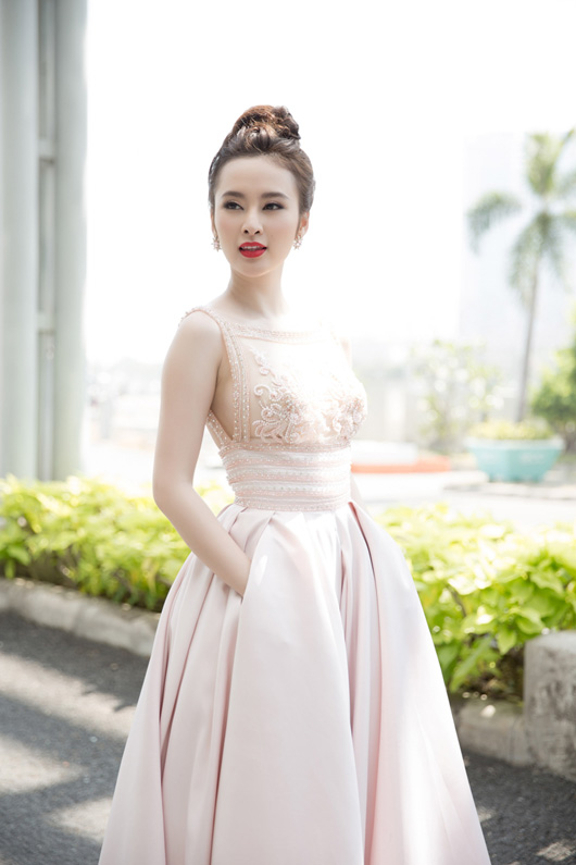 
Diễn viên Angela Phương Trinh
