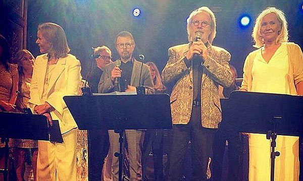 
ABBA trong ngày hội ngộ hôm 5/6 (từ trái qua phải): Anni-Frid, Bjorn, Benny và Agnetha.

