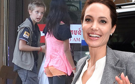 Angelina Jolie vừa nhận nuôi thêm một cậu bé xuất thân trong gia đình nghèo khó ở Campuchia.