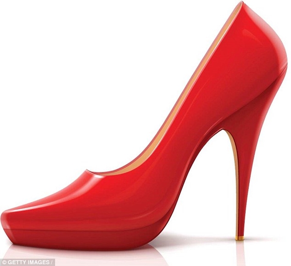 
Phụ nữ đã được cảnh báo về những rủi ro khi mang giày cao gót trong thời gian dài.
