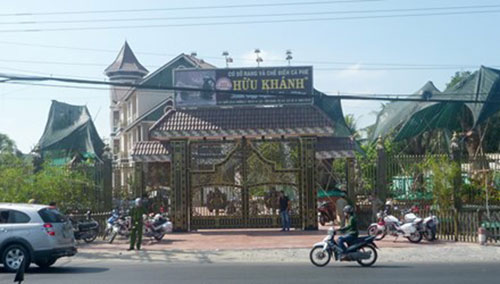  Ngôi biệt thự nơi phát hiện thi thể hai vợ chồng.