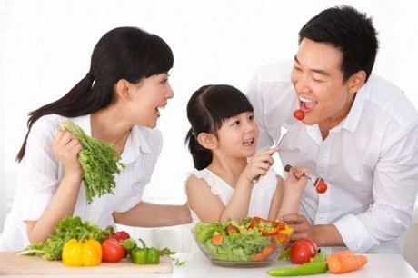 
Cha mẹ nên chú ý cho con ăn nhiều rau quả
