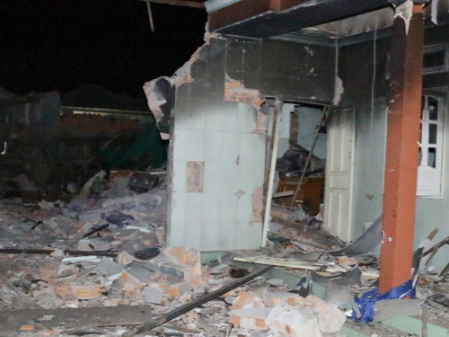 
Căn nhà bị sập đổ hoàn toàn sau tiếng nổ lớn. Ảnh: Châu Hải
