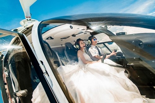 Cặp đôi Hà thành chụp ảnh cưới trên phi cơ