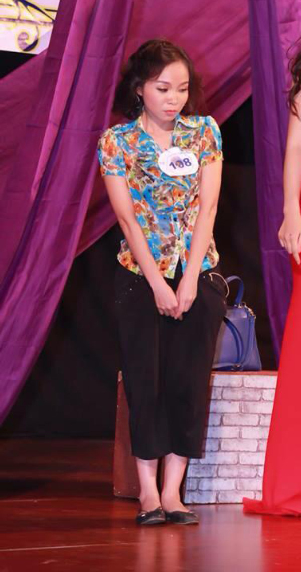 Minh Phương trong một cuộc thi t&agrave;i năng với vai tr&ograve; l&agrave; th&iacute; sinh.