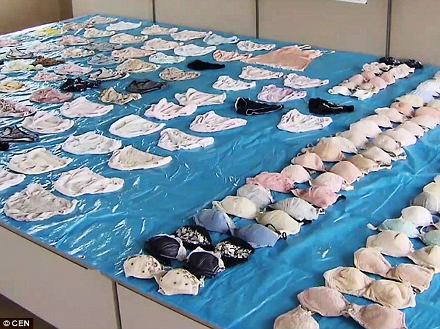 
Cảnh sát đã thu giữ được 150 món đồ lót của phụ nữ tại nhà riêng của ông Takahashi.

