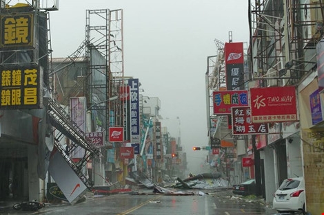 
TP Đài Đông tan hoang sau khi siêu bão quét qua.
