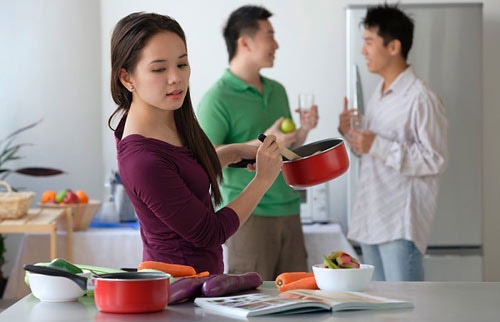 Người ta chỉ ở nhà, không đi làm khi mà công việc không ổn, không kiếm được việc sau khi sinh. Nếu có cơ hội, đừng bỏ qua bản thân mình. (ảnh minh họa)