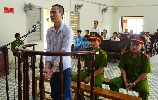 Đỗ Ho&agrave;ng Kh&aacute;nh bị phạt 18 năm t&ugrave; về tội giết người. Bị hại l&agrave; học sinh lớp 8