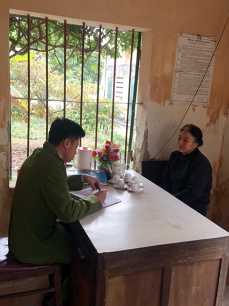 Nguyễn Thị Mai tại cơ quan C&ocirc;ng an. 