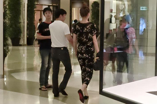 
Hình ảnh Chu Đăng Khoa và Hồ Ngọc Hà đi chơi với nhau dịp Tết bị tung lên mạng xã hội.
