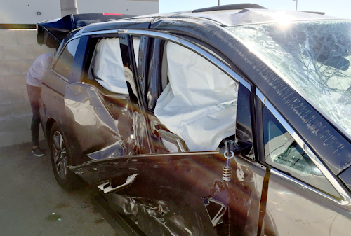 Chiếc ô tô do Hà Kiều Anh cầm lái khi mang thai ở Mỹ bị hư hỏng hoàn toàn sau khi bị xe khác đâm phải.