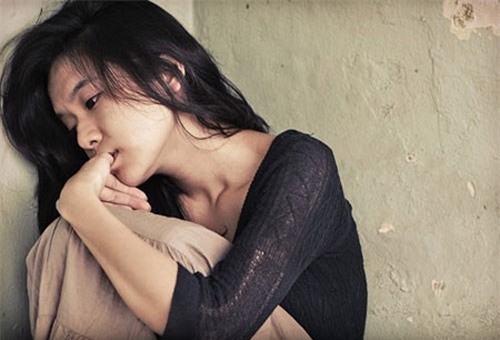 
Cuối cùng khi nghe người ta đồn thổi không hay ho về mình, ấm ức vì bị oan nên Hoài đã quyết định đổi số, chia tay với Bình ( Ảnh minh họa).
