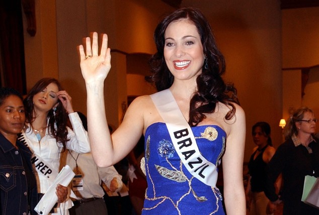 
Người đẹp Fabiane Niclotti tại Miss Universe 2004. Ảnh: AP
