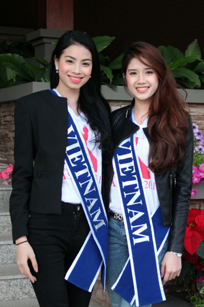 
Đồng Thanh Vy sinh năm 1993, sở hữu chiều cao 1m71 với số đo 3 vòng 83-61-89. Cô sinh ra và lớn lên ở Tây Ninh nhưng lại theo học Cao đẳng Kế toán Hà Nội. Năm 2013, cô thử sức ở cuộc thi F-Idol 2013 nhưng chỉ lọt vào chung kết. Cũng năm đó, cô trở thành đại diện của Việt Nam cùng Phạm Hương tham gia Miss Asean.
