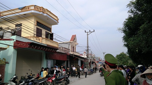 Ngôi nhà của ông Nguyễn Khắc Vượng đang được sơn để đón Tết Nguyên đán. Ảnh: Giang Chinh