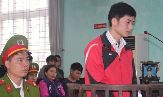 Bị c&aacute;o Nguyễn Phi T&agrave;i trước v&agrave;nh m&oacute;ng ngựa