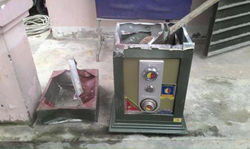 Chiếc k&eacute;t m&agrave; Hưng đ&atilde; d&ugrave;ng b&uacute;a để ph&aacute;.