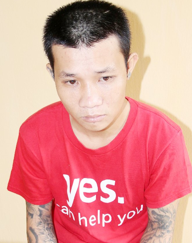 Khanh xăm trổ khắp người. Ảnh: T.T.