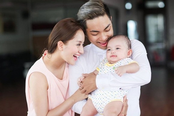 Gia đình hạnh phúc của Khánh Thi - Phan Hiển.