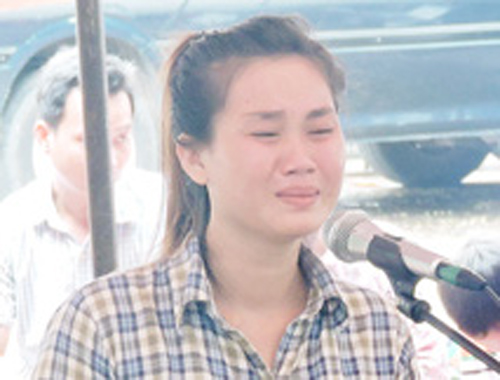 
Bị cáo Nguyễn Thị Kiều khóc ân hận tại phiên tòa xét xử.
