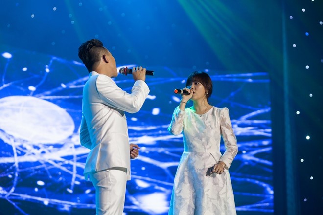 
Sau 2 đêm diễn thành công tại TP HCM và Hà Nội, Trấn Thành tiếp tục mang live show Bình tĩnh sống đến Đà Nẵng. Chương trình khép lại chuỗi đêm diễn kỷ niệm 10 năm hoạt động nghệ thuật của nam MC.
