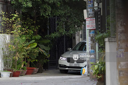 Xe hơi Phan Thành xuất hiện tại nhà riêng của Midu.