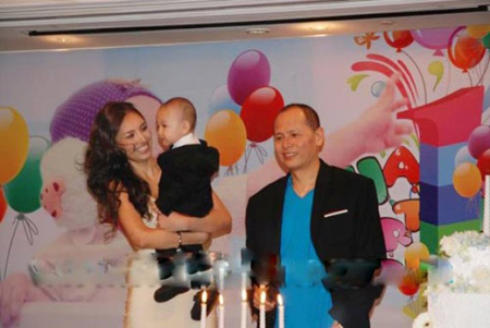 
Được biết sau khi sinh hai con, Huỳnh Thanh Tuyền ngày càng xinh đẹp và mặn mà.
