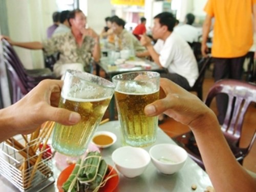 
Người Việt tiêu thụ 3,4 tỷ lít bia trong năm 2015
