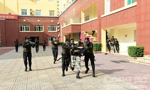 Lực lượng Cảnh vệ diễn tập các phương án bảo vệ trước chuyến thăm của Tổng thống Mỹ.