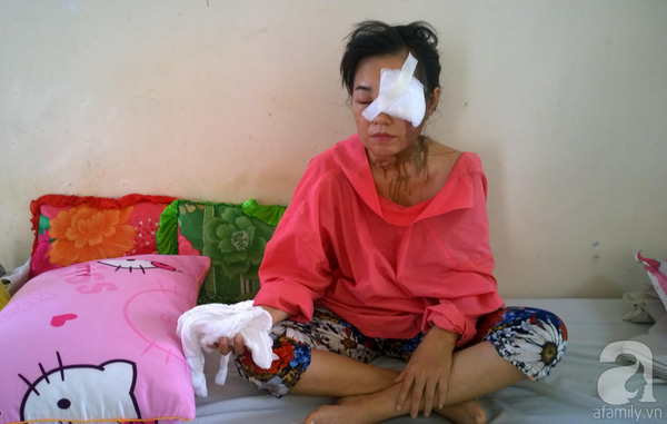 
Chị H&agrave; điều trị tại bệnh viện
