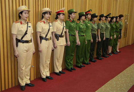 
Các mẫu mới quần áo xuân hè của lực lượng nữ Công an nhân dân. Ảnh: Công an nhân dân
