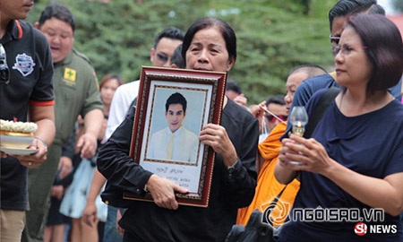 Người thân đưa tiễn nam tài tử Thái Lan Tridsadee Sahawong.